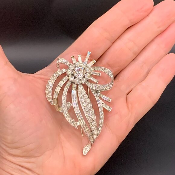 Vintage Rhinestone Fur Clip Brooch Gorgeous Baguette & Round Stones J289 - Picture 5 of 8